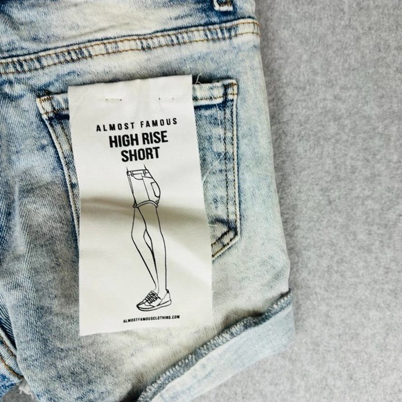 New Almost Famous Womans Sz 0 Hi Rise Short Raw Hem Denim Distressed NWT - Picture 6 of 7